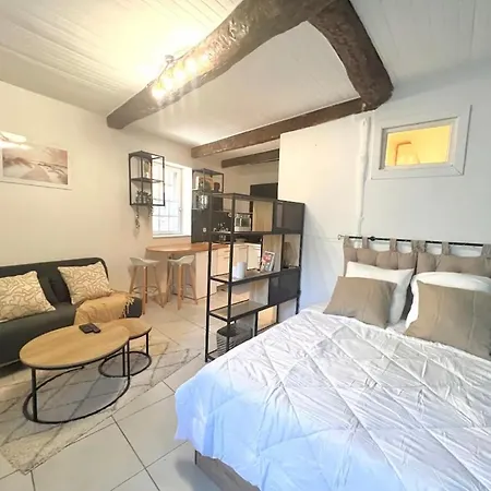 Le Viala, Dans Le Centre Historique De *