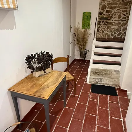 Le Viala, Dans Le Centre Historique De Daire *