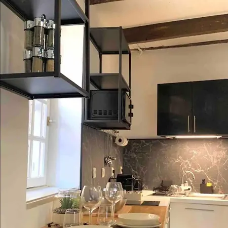 Le Viala, Dans Le Centre Historique De Йер